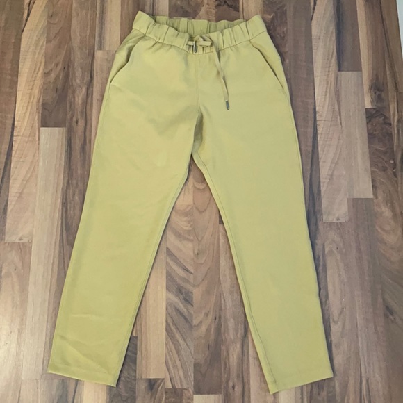 lululemon athletica Pants - Lululemon On The Fly *Woven* 7/8 Pant